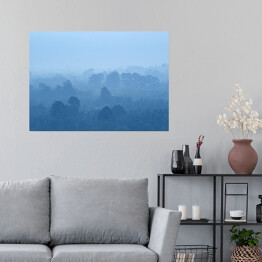 Plakat Tropikalny las deszczowy we mgle w odcieniach koloru niebieskiego