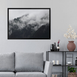 Obraz w ramie Gęsta mgła nad lasem w górach
