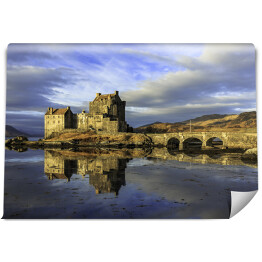 Fototapeta winylowa zmywalna Zamek Eilean Donan w Szkocji w pochmurny dzień