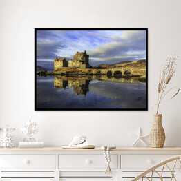 Plakat w ramie Zamek Eilean Donan w Szkocji w pochmurny dzień