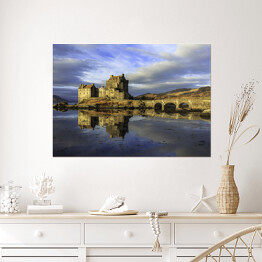 Plakat samoprzylepny Zamek Eilean Donan w Szkocji w pochmurny dzień