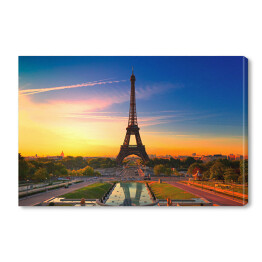 Obraz na płótnie Wieża Eiffla w Paryżu podczas wschodu słońca, Francja