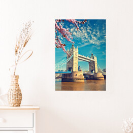 Plakat samoprzylepny Tower Bridge w Londynie wiosną