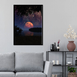 Plakat w ramie Duży Księżyc z odbiciem w wodzie i gwiazdami na nocnym niebie