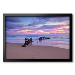 Obraz w ramie Wschód słońca w Dicky Beach Shipwreck w Australii