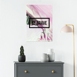 Plakat samoprzylepny "Bądź odważny" - motywacyjny cytat na abstrakcyjnym płynnym tle