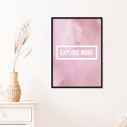 Plakat w ramie "Odkryj więcej" - motywacyjny cytat na różowym tle