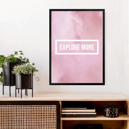 Obraz w ramie "Odkryj więcej" - motywacyjny cytat na różowym tle