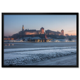 Plakat w ramie Zamek Królewski na Wawelu i Katedra Wawelska w zimie nad zamarzniętą Wisłą rano, Kraków, Polska