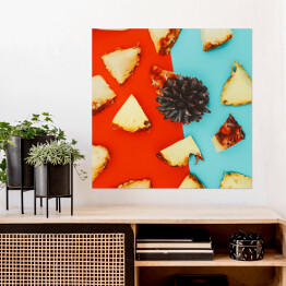 Plakat samoprzylepny Ananas pokrojony na części na kolorowym tle