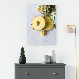 Obraz na płótnie Ananas i jego plaster z wyciętym kształtem serca