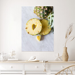 Plakat samoprzylepny Ananas i jego plaster z wyciętym kształtem serca