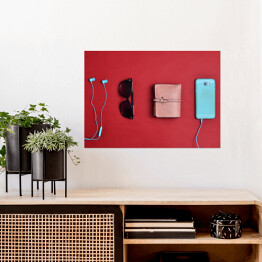 Plakat samoprzylepny Akcesoria dla kobiet na czerwonym tle - smartphone, słuchawki, portfel, okulary przeciwsłoneczne