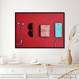 Plakat w ramie Akcesoria dla kobiet na czerwonym tle - smartphone, słuchawki, portfel, okulary przeciwsłoneczne
