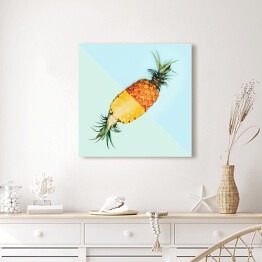 Obraz na płótnie Rozkrojony ananas na błękitnym tle