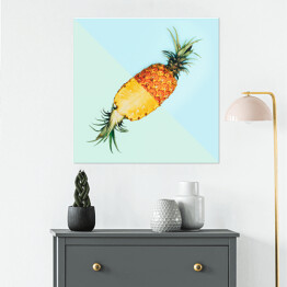 Plakat samoprzylepny Rozkrojony ananas na błękitnym tle