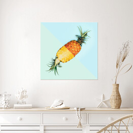 Plakat samoprzylepny Rozkrojony ananas na błękitnym tle