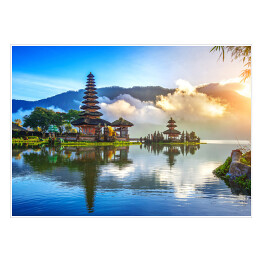 Plakat Świątynia w Bali na tle wzgórza, Indonezja