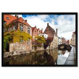 Plakat w ramie Tradycyjne domy miasta Brugia w Belgii wzdłóż kanału