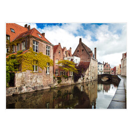 Tradycyjne domy miasta Brugia w Belgii wzdłóż kanału