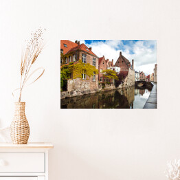 Plakat samoprzylepny Tradycyjne domy miasta Brugia w Belgii wzdłóż kanału