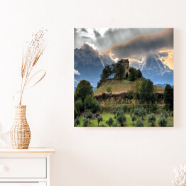 Obraz na płótnie Zamek na wzgórzu na tle gór