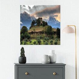 Plakat samoprzylepny Zamek na wzgórzu na tle gór