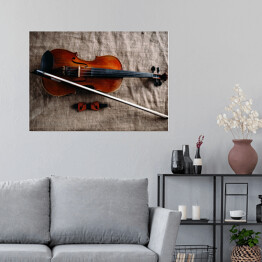 Plakat Zabytkowe skrzypce na pomarszczonym tle