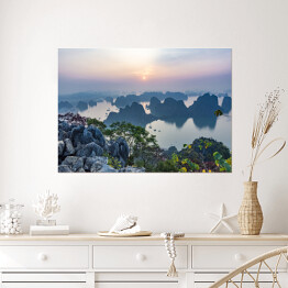 Plakat samoprzylepny Góry Bai Tho w zatoce Halong, Wietnam