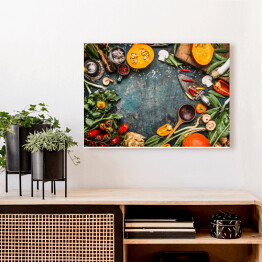 Obraz na płótnie Zdrowe i ekologiczne warzywa w stylu rustykalnym stole kuchennym 
