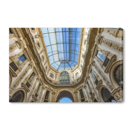 Wnętrze galerii Vittorio Emanuele II w Mediolanie we Włoszech