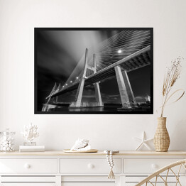 Obraz w ramie Czarno białe ujęcie nowoczesnego mostu nocą