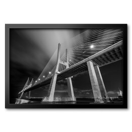 Obraz w ramie Czarno białe ujęcie nowoczesnego mostu nocą