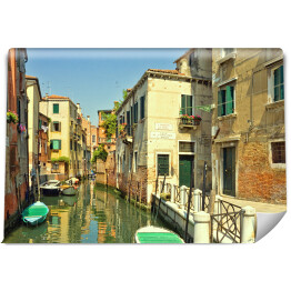 Stare kanały z gondolami w Wenecji we Włoszech