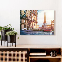 Obraz na płótnie Wieża Eiffla w Paryżu, widok z maleńkiej ulicy