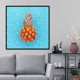 Plakat w ramie Ananas na niebieskim wzorzystym tle