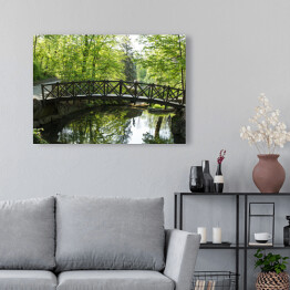 Obraz na płótnie Stary drewniany most w parku wiosną