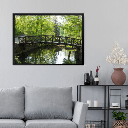 Obraz w ramie Stary drewniany most w parku wiosną
