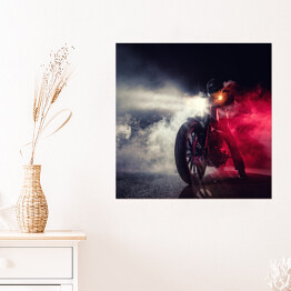 Plakat samoprzylepny Motocyklista w nocy w kłębach dymu