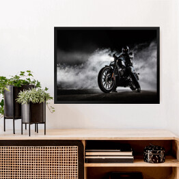 Obraz w ramie Motocykl na tle burzowego nieba