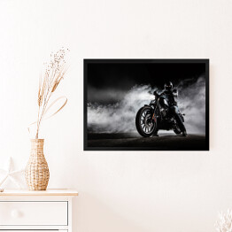 Obraz w ramie Motocykl na tle burzowego nieba