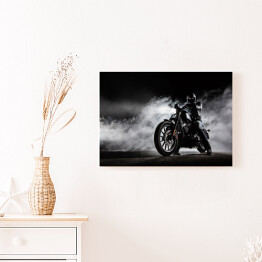 Obraz na płótnie Motocykl na tle burzowego nieba
