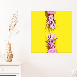 Plakat samoprzylepny Różowe ananasy na żółtym tle