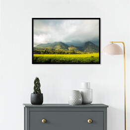 Plakat w ramie Góra Mlandżi z plantacją herbaty i pochmurnym niebem
