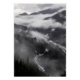 Plakat samoprzylepny Góry Kanady we mgle w odcieniach szarości
