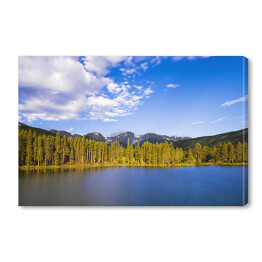 Jezioro w Górach Skalistych w Parku Narodowym w stanie Kolorado, USA