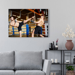 Obraz na płótnie Trening mieszanych zawodników na ringu bokserskim