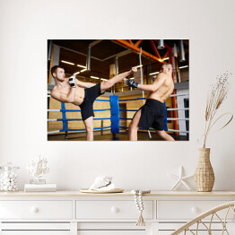 Plakat Trening mieszanych zawodników na ringu bokserskim