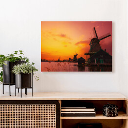Obraz na płótnie Tradycyjne Holenderskie wiatraki nad rzeką