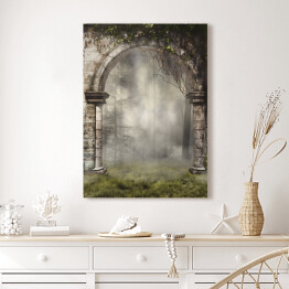 Obraz na płótnie Stara brama z bluszczem w mglistym lesie